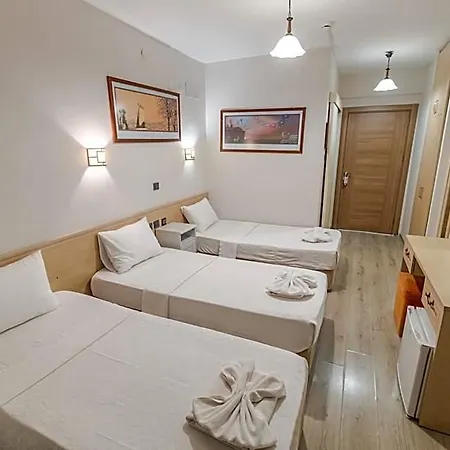 拜拉姆酒店 3* Çeşme