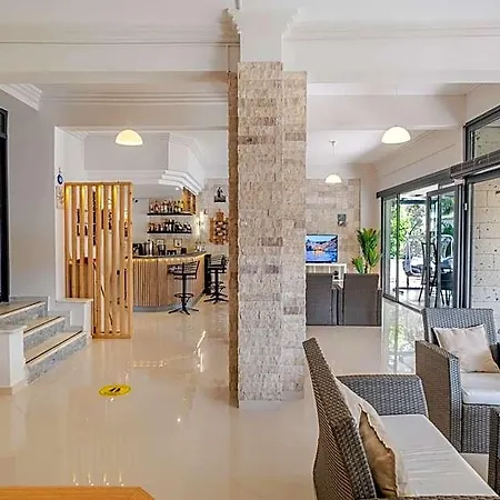 拜拉姆酒店 Çeşme