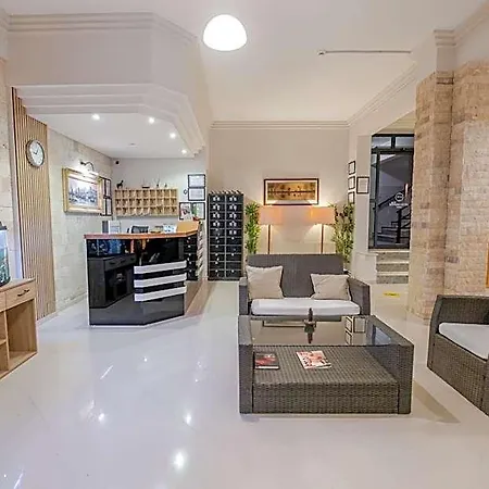 拜拉姆酒店 3*